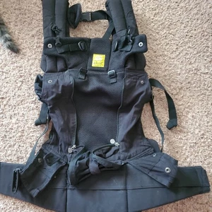 LÍLLÉbaby Marsupio Completo Sei Posizioni Tutte Le Stagioni Nero 6 in 1 Ergonomico - Foto 1 di 8