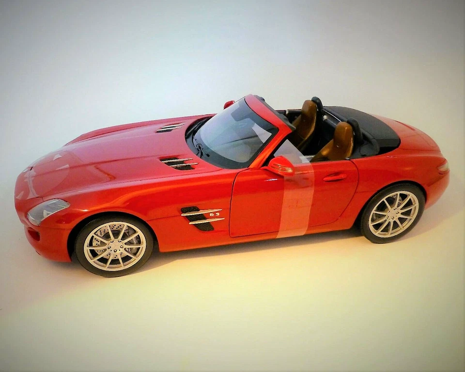 1/18 MERCEDES BENZ SLS AMG 2010 MINICHAMPS 100039020 RARE