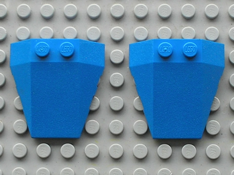 2 x LEGO Blue Wedge 4x4 Triple Stud Notches 48933 Set 75002 70614 75915 75081 - Photo 1/1