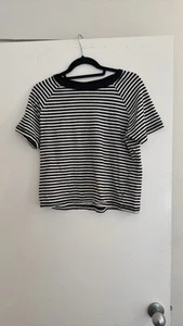 Levi’s Black And White Striped T-Shirt. Size Medium. Excellent Condition - Picture 1 of 5