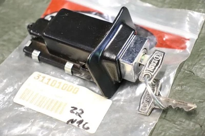 Zadi Sitzbank Schloss 31101000 Vespa PX 80 125 150 200 ALT (PE) Serratura Sella - Bild 1 von 4