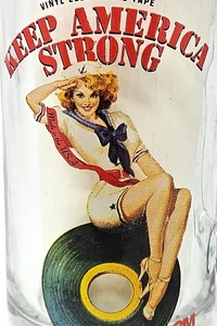 Keep America Strong Sailor Pinup Girl 3M Cinta Eléctrica 60 Años Taza de Vidrio Stein - Imagen 1 de 7
