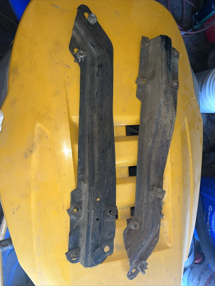 Кронштейны от переднего внутреннего крыла до капота 1967 Cadillac Deville Fleetwood - Изображение 1 из 2