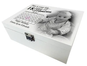 Recuerdos de cumpleaños 18, Caja de recuerdos de recuerdo de madera blanca, diseño personalizado. - Imagen 1 de 12