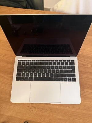 Apple MacBook Pro 2017 13’ intel i5 8GB RAM 256 GB SILVER in ottimo stato - Immagine 1 di 4