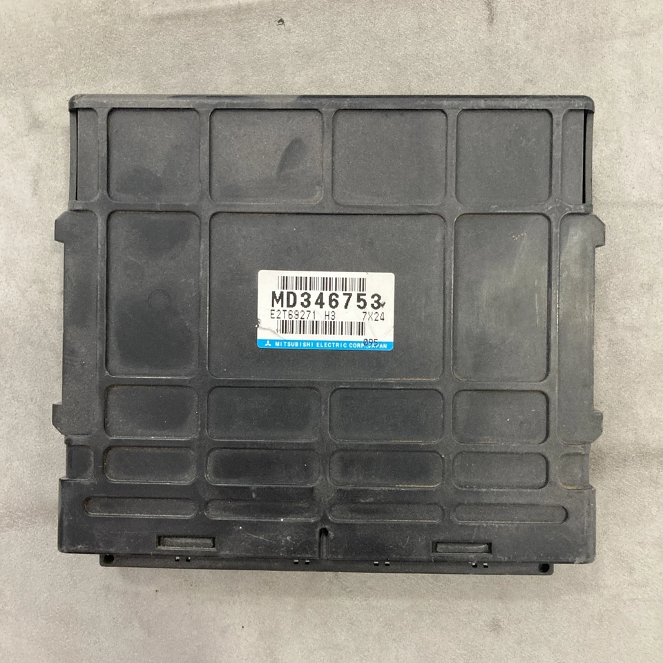 Mitsubishi Mirage 1998 ECU/ECM MD346753 (conducción a la derecha) Foto 1 de 3