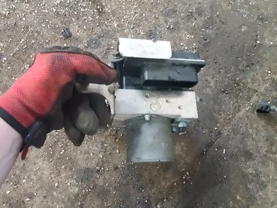 Conjunto de piezas de freno antibloqueo VIN D híbrido para 14-16 PORSCHE PANAMERA 1706660 Foto 1 de 4