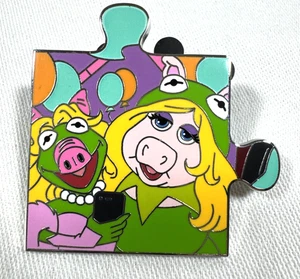2024 DISNEY HAUNTED MANSION MUPPETS MYSTERY PUZZLE LE 700 PIN KERMIT MISS PIGGY - Picture 1 of 7