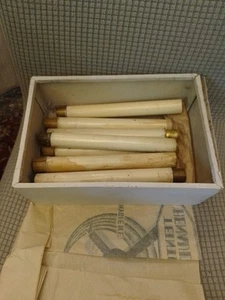LOT DE 10 CANONS BOUGIES/TOLE PEINTE CUIVRE/XXè/H.20-22cm/0,5 KG LOT/A RESTAURER - Picture 1 of 3