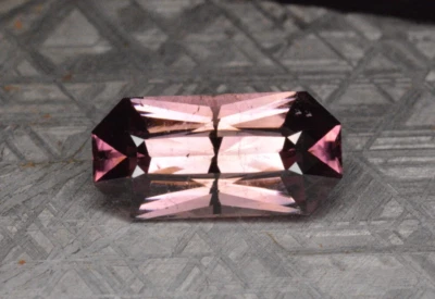 粉红色碧玺,马达加斯加,8.69 克拉 — 第 1/4 张图片