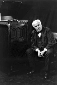 New 5x7 Photo: Inventor Thomas Edison by Phonograph Record Player - Picture 1 of 1