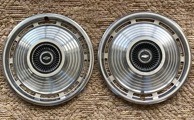 Juego de 2 tapacubos Chevelle originales vintage Chevy Malibu 14" 1966 Foto 1 de 4
