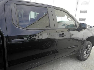 Conjunto puerta trasera derecha Chevrolet Silverado 1500 pickup 2024 negro 7886689 516 Foto 1 de 4