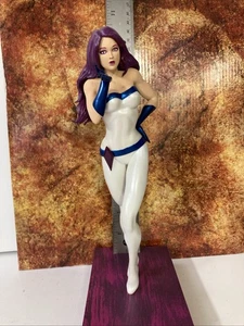 Sexy 9 Zoll weibliche Statue mit individuellem Holzsockel - Bild 1 von 8