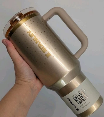 Nuevo vaso Stanley Protour 40 OZ Prosecco Shimmer Gold Holiday 2025 Foto 1 de 4