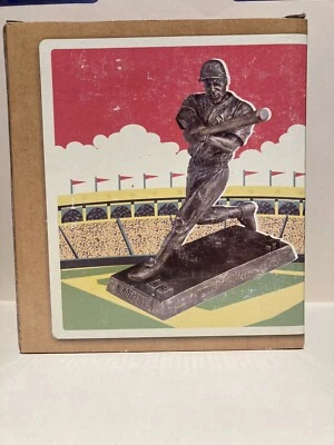 Joe DiMaggio Yankees HOF SGA Monument Park Collection Estatua Nueva en Caja Foto 1 de 4