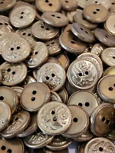 2 botones de uniforme militar de Estados Unidos de metal vintage de 5/8" para coser a través de 2 agujeros águila - Imagen 1 de 4