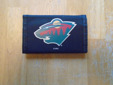 (1)  Minnesota Wild    Tri-Fold Nylon Wallets Cover