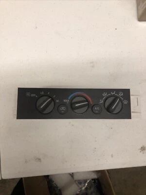 Chevy GMC C1500 C2500 C3500 K1500 1996-2000 Suburban C1500 control de calefacción Foto 1 de 4