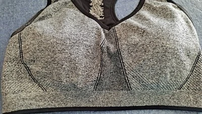 Sutiã esportivo Danskin copos acolchoados, pequeno feminino/adolescente tamanho 12/14 xícara tamanho 36 - Imagem 1 de 4