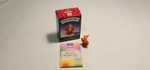 Hallmark TIGGER '99, Merry Miniatures, "Christmas at Pooh's" - Picture 1 of 7
