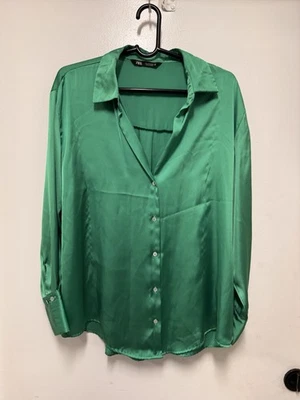 Blusa Camisa Zara Para Mujer Verde Efecto Satén Abotonada, Talla L Foto 1 de 4
