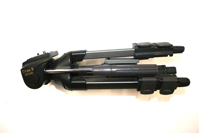 QUANTARAY TITAN QT II-50 Up to 17” Camera Tabletop Tripod in excellent condition - Image 1 of 4