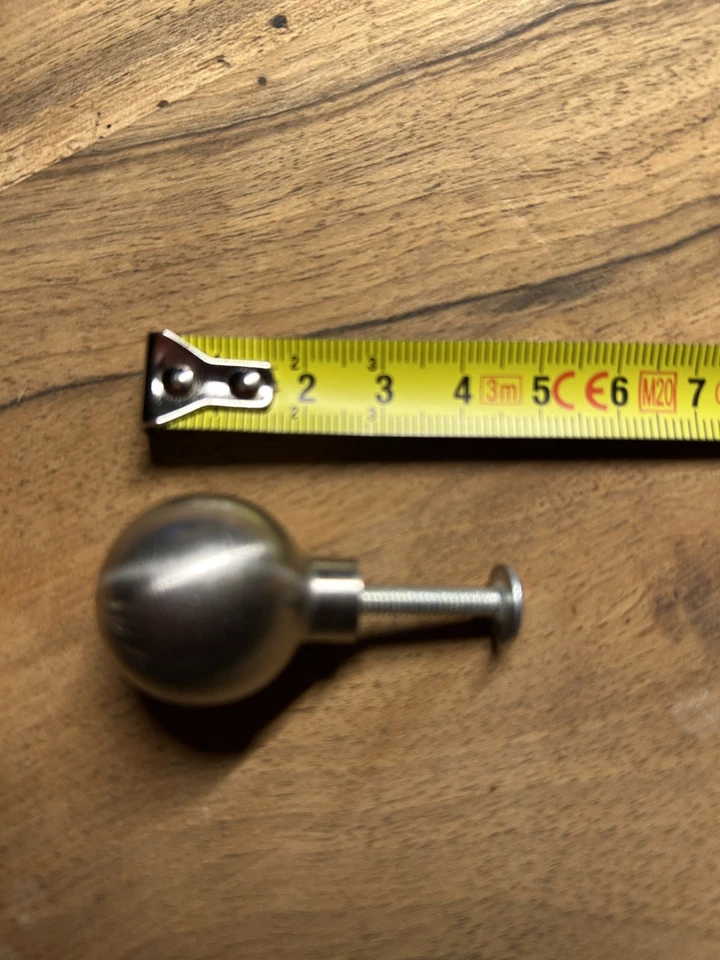 LOT DE POIGNETS ET BOUTONS DE PORTE DE CUISINE - Photo 1/4