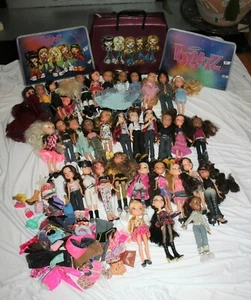 MASSIVE VTG.35 BRATZ BOYS,GIRLS,CLOTHES,SHOES ACCESSORIES,CASE COLLECTION - Picture 1 of 12