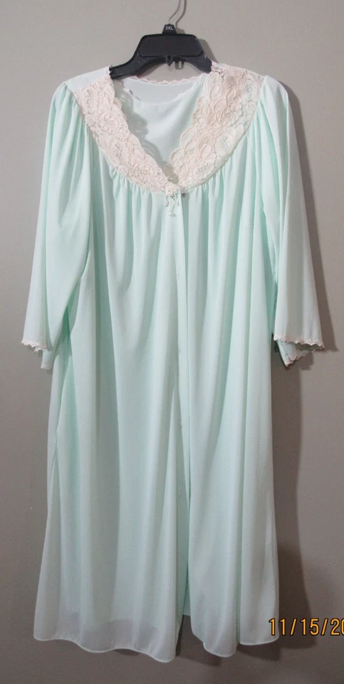 JUEGO CAMISÓN BATA SHADOWLINE PEIGNOIR VERDE MENTA CUENTAS DE ENCAJE L EN MUY BUEN ESTADO Foto 1 de 4