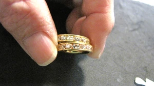 Pendientes de aro de oro de 14K para mujer con 14 circonitas cúbicas radiantes... - Imagen 1 de 11