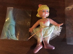 Fisher Price liebevolle Familie Traum Puppenhaus Ballett Mädchen NEU Tutu Kopfschmuck - Bild 1 von 1