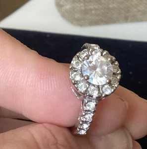 Ring Zirkonia silberfarben Rundschliff mit seitlich ausgeschnittenen Herzen Größe 7 - Bild 1 von 12