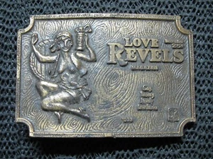 FIBBIA CINTURA SEXY ADULTO RIVISTA LOVE REVELS 1933! VINTAGE! RARO! INSTYLE! Anni 70! - Foto 1 di 9
