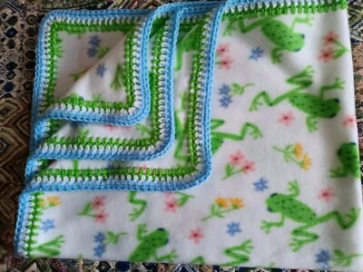 Manta de lana para bebé con borde de ganchillo HAPPY HAPPY FROGS 30 x 37 Foto 1 de 3