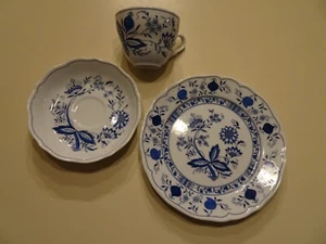 Tirschenreuth Zwiebelmuster Echt Kobalt Gedeck Tasse Untertasse Teller wie Neu - Bild 1 von 3