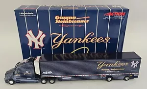AZIONE 1/64 NY YANKEES DARREL GWYNN STEINBRENNER NHRA RACING TRANSPORTER REPLICA - Foto 1 di 22
