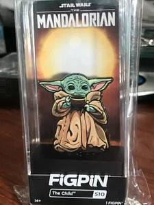 FiGPiN MANDALORIAN 510 THE CHILD WITH CUP!   STAR WARS! DISNEY PINS!  LUCASFILM - Picture 1 of 3