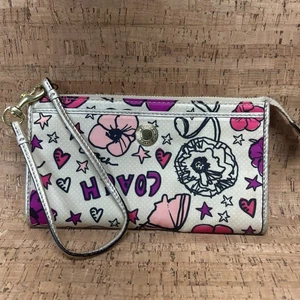 Cartera Coach Kyra Floral Amapola Satén con Correa para la Muñeca - Imagen 1 de 8