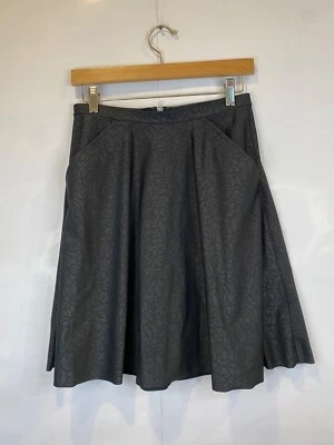 Falda Lululemon Good To Go pétalos camuflada negra en relieve para mujer talla mediana 6 Foto 1 de 4