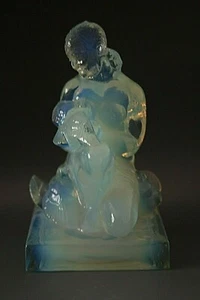 ART DECO SABINO OPALESCENT GLASS FIGURINE " JEUNE FILLE AUX COLOMBES " - Picture 1 of 5