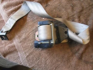1997 Dodge Ram 1500 passenger right rear seat belt camel tan - Bild 1 von 2