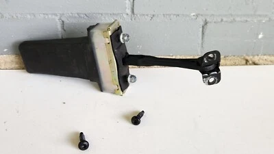 2005-2009 LAND ROVER LR3 Rear driver door check stop limit bracket OEM 131K V6 Foto 1 de 4