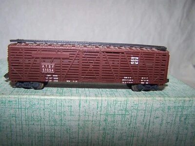 Lima N-Scale 50' Stock Car Santa Fe(RTR) - Image 1 of 4