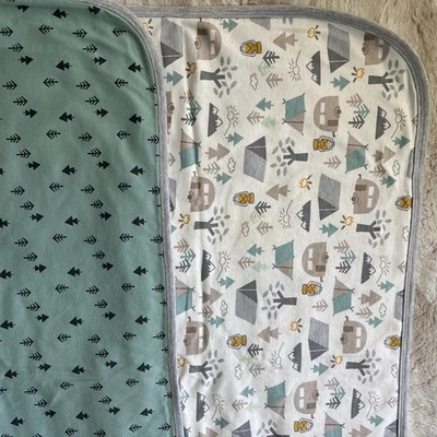 Manta de camping reversible de algodón orgánico Gerber difícil de encontrar árboles tiendas gris verde Foto 1 de 4