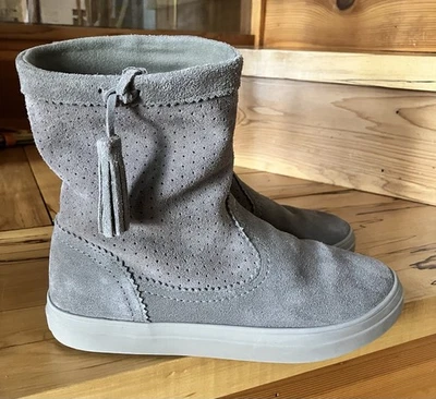 Crocs Lodge Point Gamuza Botines 8 Mujer’s Beige Borlas Sin Cordones Foto 1 de 4