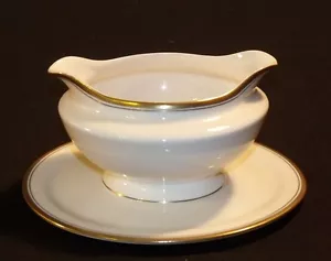 Warwick REGENCY Gravy Boat w/Attached Underplate - Picture 1 of 2