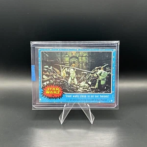 1977 Topps Star Wars #39 ¡Muros de acero cerca de nuestros héroes! - Imagen 1 de 6