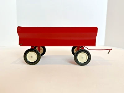 Vintage ERTL International Harvester Red Flare Die Cast 1/16 Farm Toy - Image 1 of 4