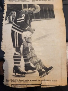 October 1971 newspaper photo Chicago Blackhawks BOBBY HULL and Bart Hull - Picture 1 of 3